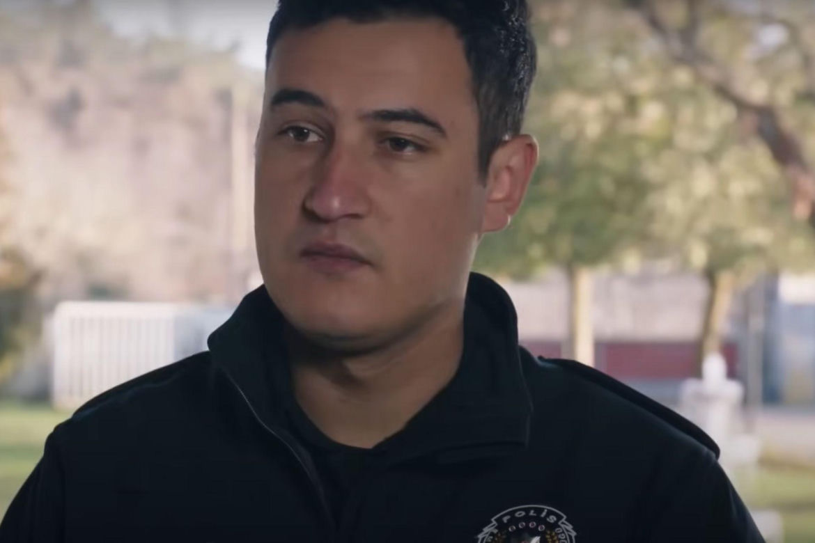 Seher odwiedzi fałszywy policjant. Od niego dowie się, że próbowała zabić Yamana! 