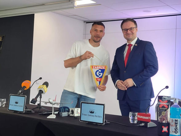 Wszystko potwierdzone! Lucas Podolski jednak się na to zdecydował