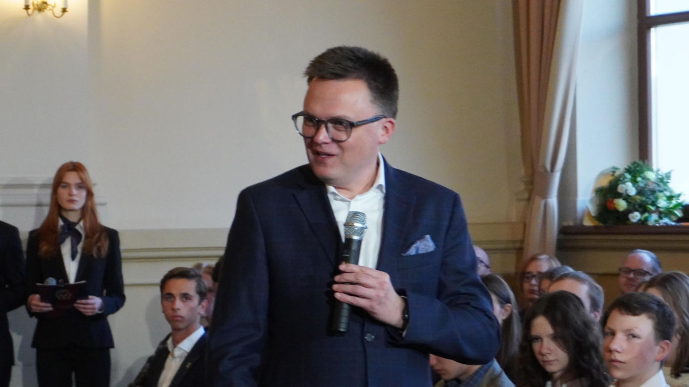 Marszałek Szymon Hołownia przeprowadził lekcję obywatelską w V LO w Krakowie