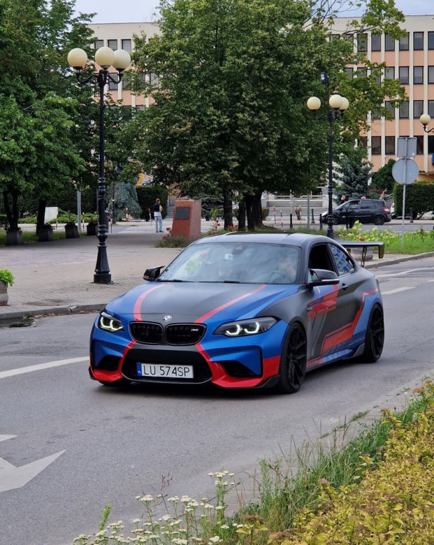Siedlczanie chętnie korzystali z przejażdżek luksusowymi sportowymi samochodami by wesprzeć szczytny cel