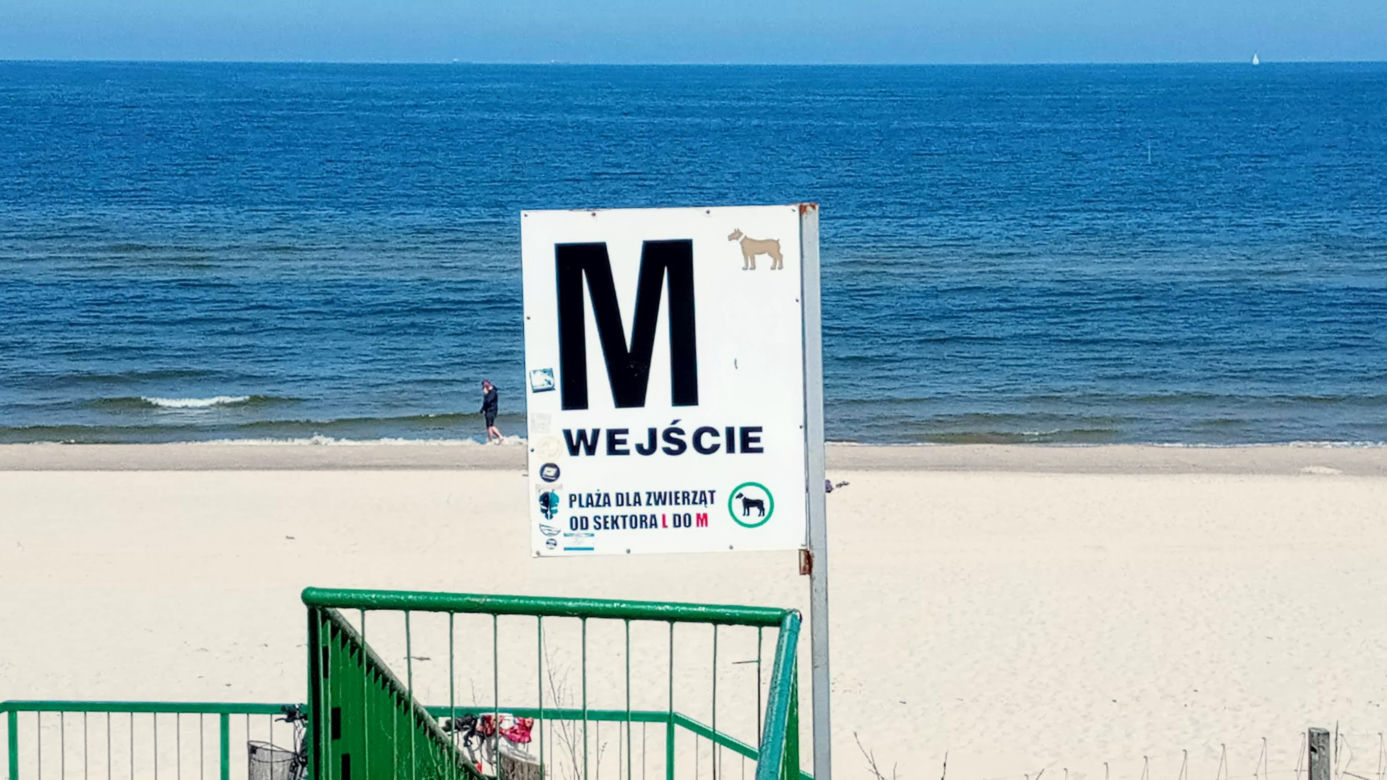 Rowerzyści kontra naturyści. Słynna naga plaża przestanie istnieć?