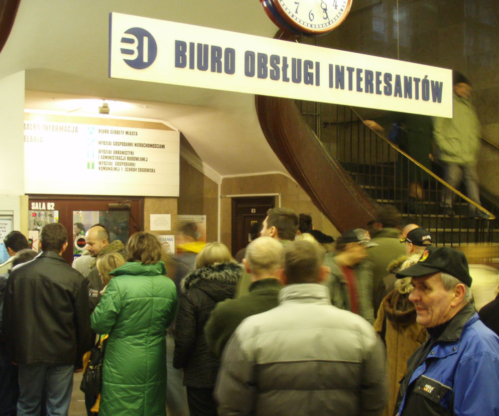Biuro interesantów, dowody osobiste, urząd