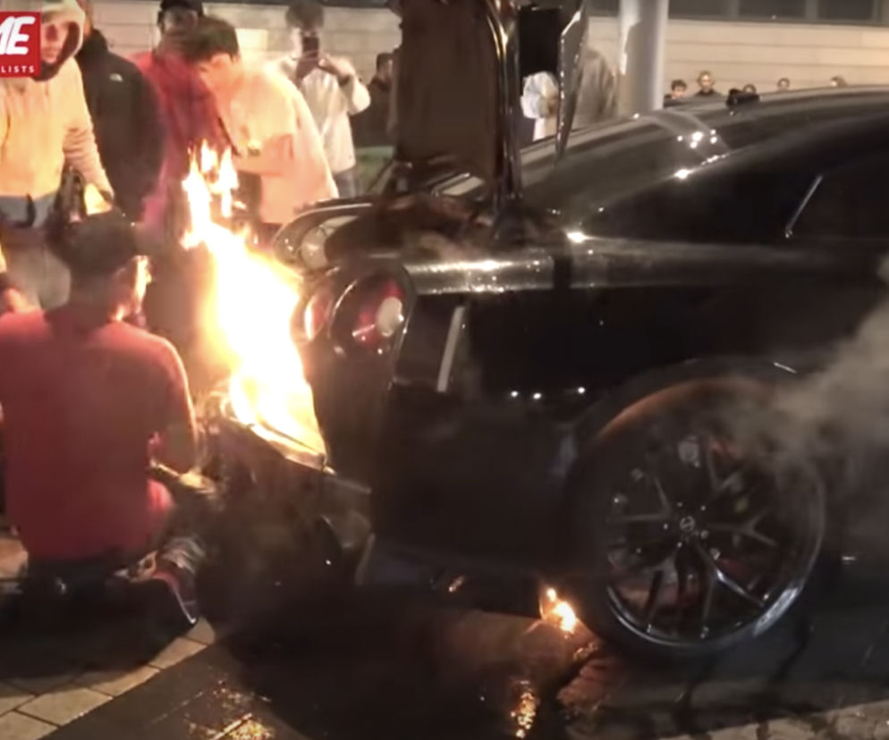 Nissan GTR stanął w płomieniach