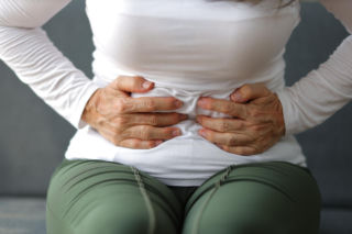 Masz problem z wypróżnianiem na urlopie? To nie tylko kwestia diety. Lekarze ostrzegają przed „jelitowym jet lagiem”