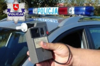 Puławy: Policja zatrzymała nietrzeźwego mężczyznę. Po chwili wpadł jego nietrzeźwy syn