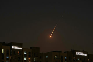 Niepokojące doniesienia z Dubaju. Pożar hotelu, chaos na lotnisku