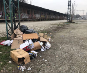 Śmieci na targowisku Świebodzki
