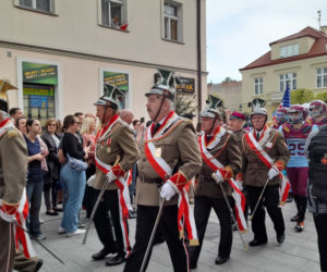 Elivis Presley w swoim cadillacu otworzył Święto Paniagi w Rzeszowie.  Wielki pochód w amerykańskim stylu!