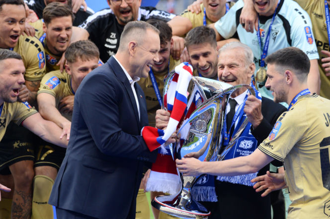 Ucieszony Karol Nawrocki pośród legend! Wyjątkowe sceny z prezydentem na finale Górnik - Raków