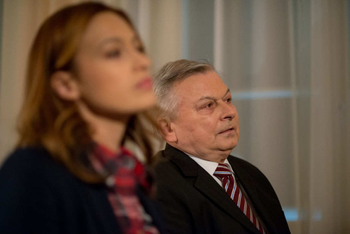 Lekarze 4 sezon odcinek 10 (odc. 49). Alicja (Magdalena Różczka), adwokat Nowicki (Krzysztof Gordon)