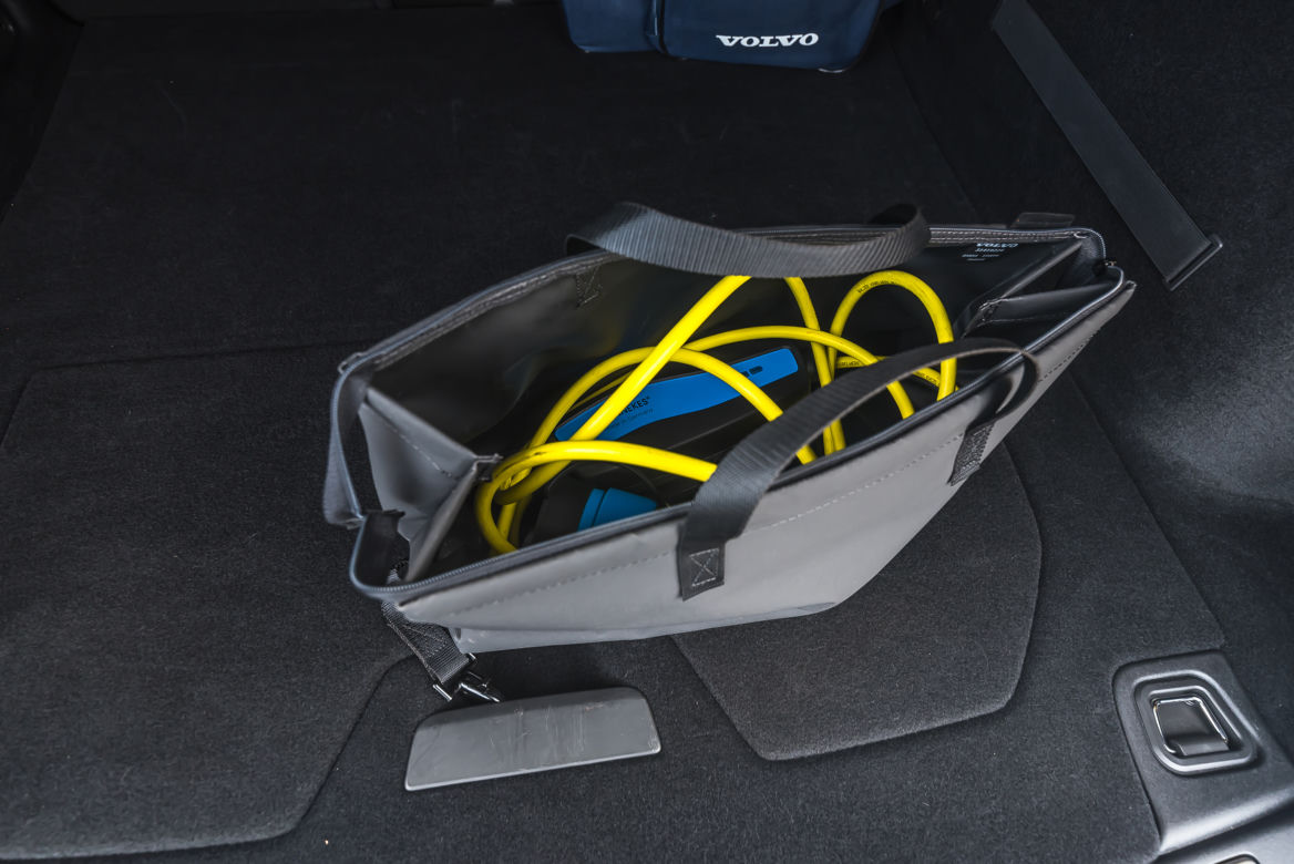 Volvo V60 T8 Twin Engine AWD R-Design AT8