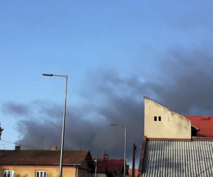 Nowy Sącz. GIGANTYCZNY pożar w Media Expert przy Węgierskiej. Zawaliła się część dachu