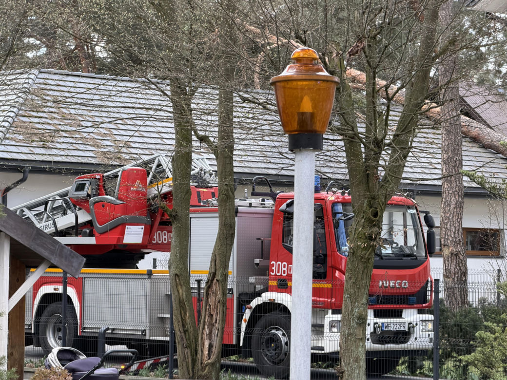 Interwencje Strażaków przy likwidacji szkód spowodowanych przez gwałtowny wiatr i burze
