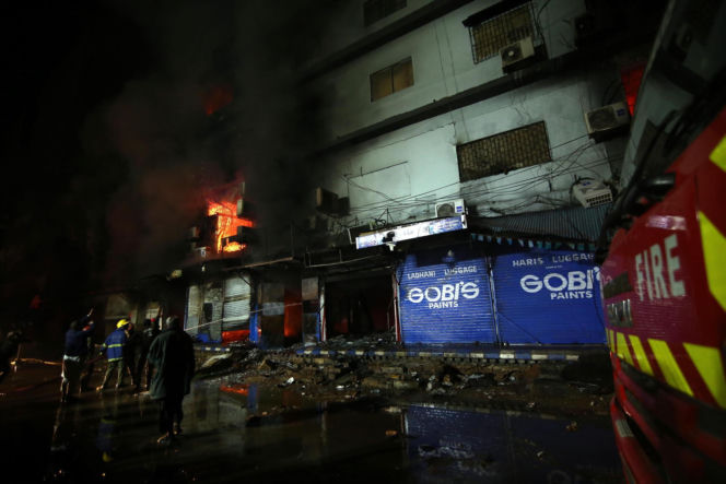 Pakistan/ Co najmniej 11 ofiar śmiertelnych pożaru w centrum handlowym w Karaczi