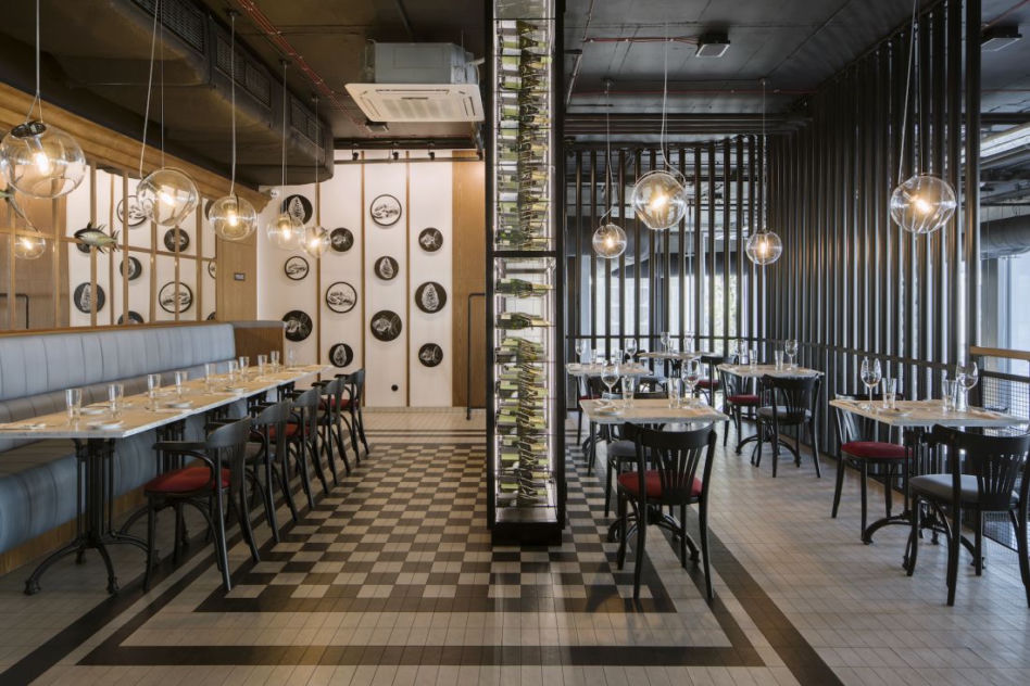 Seafood Station Restaurant & Oyster Bar w Warszawie projektu pracowni Sikora Wnętrza