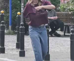 Małgorzata Socha przebiera się na ulicy