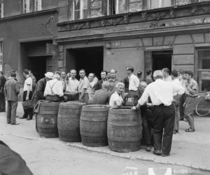 Piwiarnia przy ul. Jedności Narodowej, sierpień 1973 r.