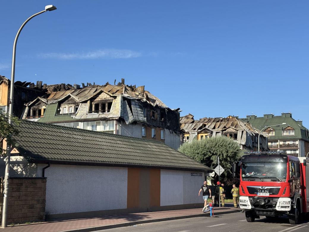 Pożar w Ząbkach. Zdjęcia bloku dzień po tragedii