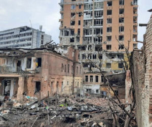   Zniszczony po rosyjskim nalocie sierociniec i szpital położniczy w Mariupolu