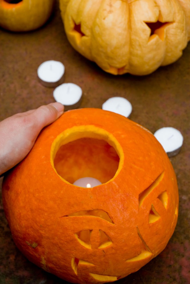 Lampion z dyni na Halloween