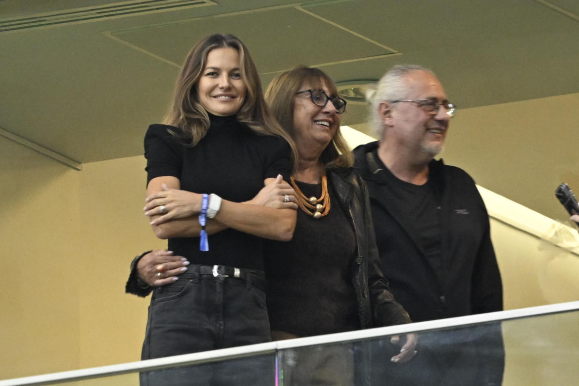 Anna Lewandowska z z teściową i jej partnerem na meczu Polska - Bośnia