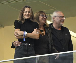 Polska – Bośnia. Zziębnięta Anna Lewandowska na trybunach z teściową i jej partnerem. Mama Lewego zadała szyku!