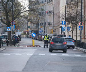Policjanci zablokowali ul wiejską