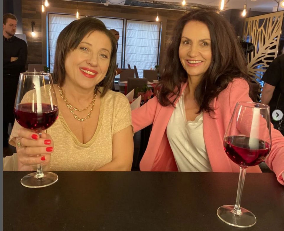 M jak miłość na planie po wakacjach 2022. Aleksandra (Małgorzata Pieczyńska), Iwona Kryńska (Hanna Śleszyńska)