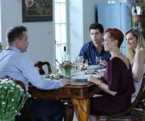 Przyjaciółki 6 sezon odc. 67 (odc. 5). Robert (Krzysztof Wieszczek), Inga (Małgorzata Socha), Wiola (Anna Moskal),