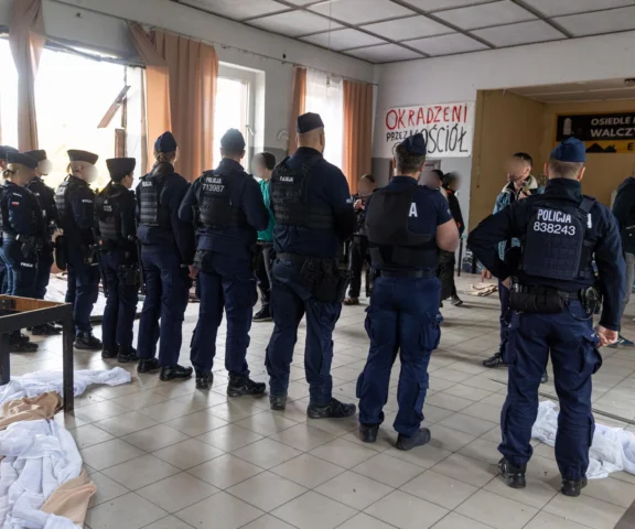 Policjant użył siły. Komendant wszczyna postępowanie