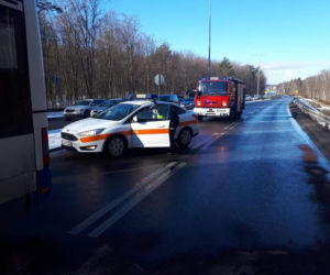 Wypadek przy ul. Chwarznieńskiej w Gdyni. 5.03.2021r. Trzy osoby ranne
