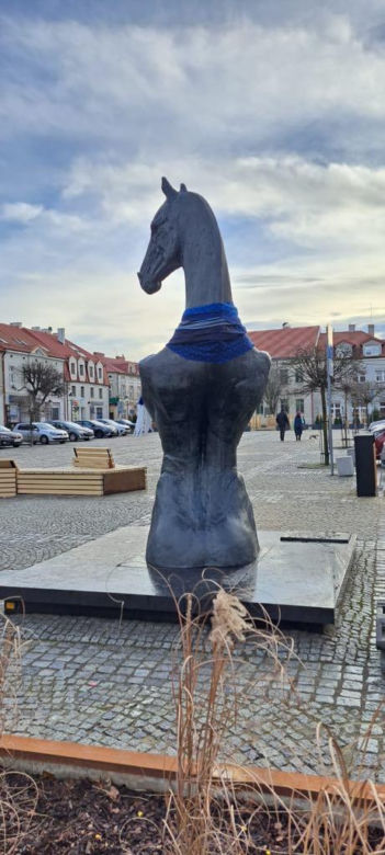 Tak prezentuje się pomnik Seksownego Konia z Konina