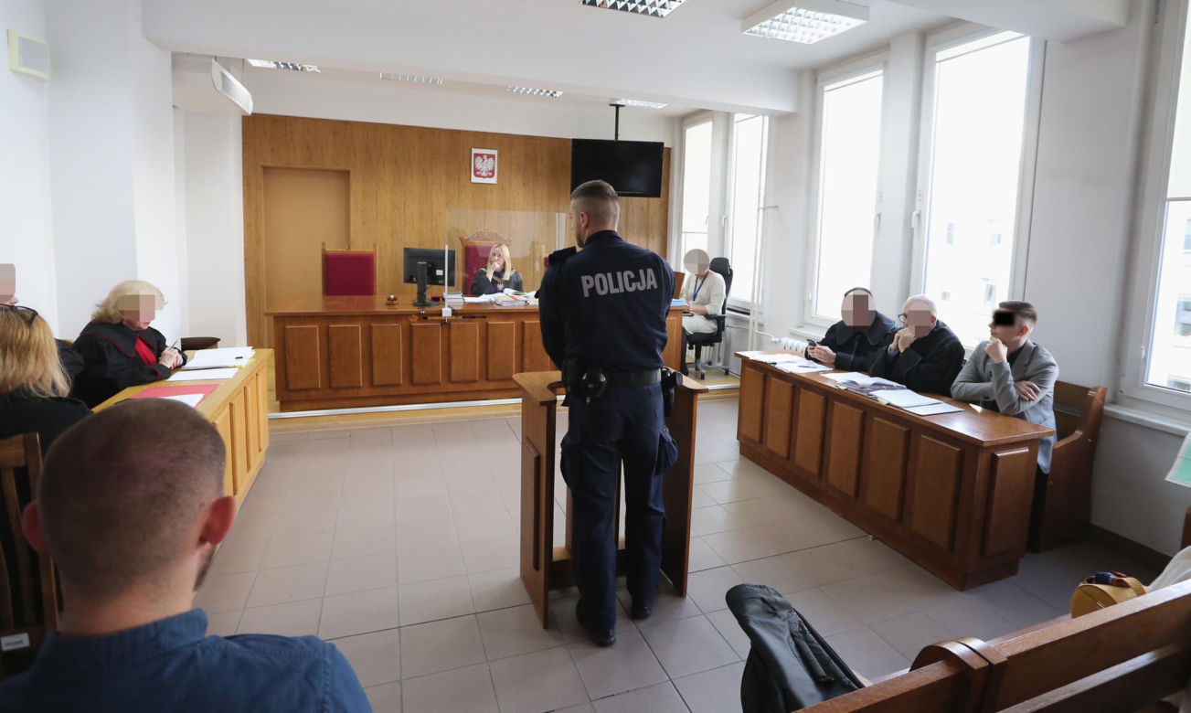 Tak zatrzymywali Patryka D. Policjanci zeznali przed sądem jak wyprowadzali z mieszkania kierowcę białego porsche