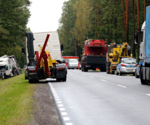 DK 65, Tatarowce. Czołowe zderzenie osobówki i tira. 30-latek i troje dzieci nie żyją