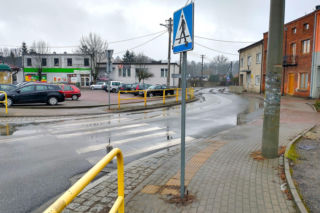 To jedno z najpiękniejszych miast województwa łódzkiego. Leży blisko słynnego Tomaszowa