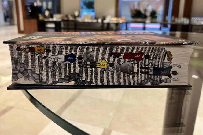 Robert Lewandowski otrzymał wyjątkowy prezent. Takiej książki jeszcze nie miał