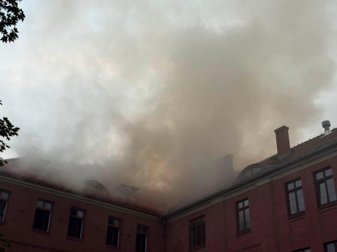 Gigantyczny pożar w centrum Chorzowa. Nad miastem unoszą się kłęby czarnego dymu