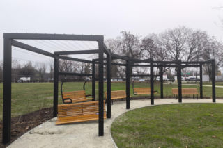 Nowy park w Warszawie już zniszczony. Przykro się na to patrzy