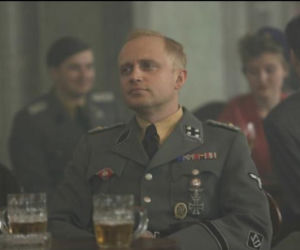 Czas honoru 7 sezon. Lars Rainer (Piotr Adamczyk)