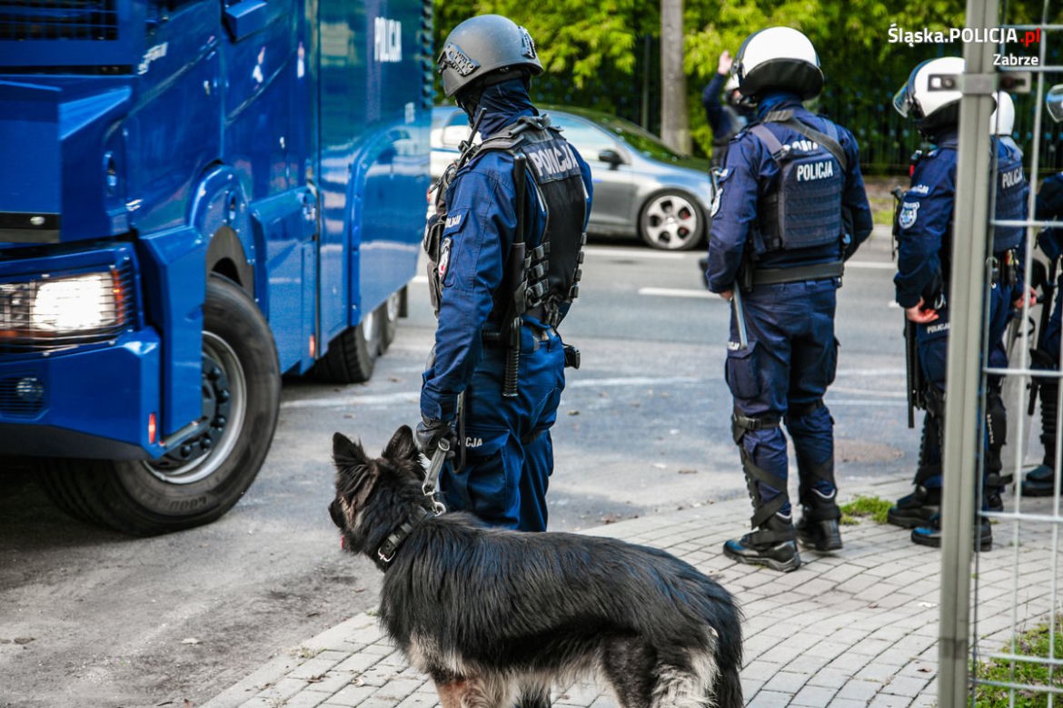 Policyjne zabezpieczenia meczu w Zabrzu