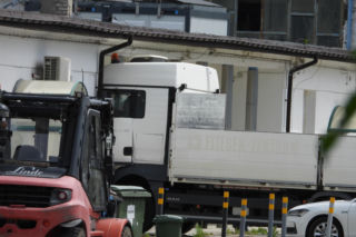 Zasłabł za kierownicą ciężarówki! Pojazd uderzył w budynek