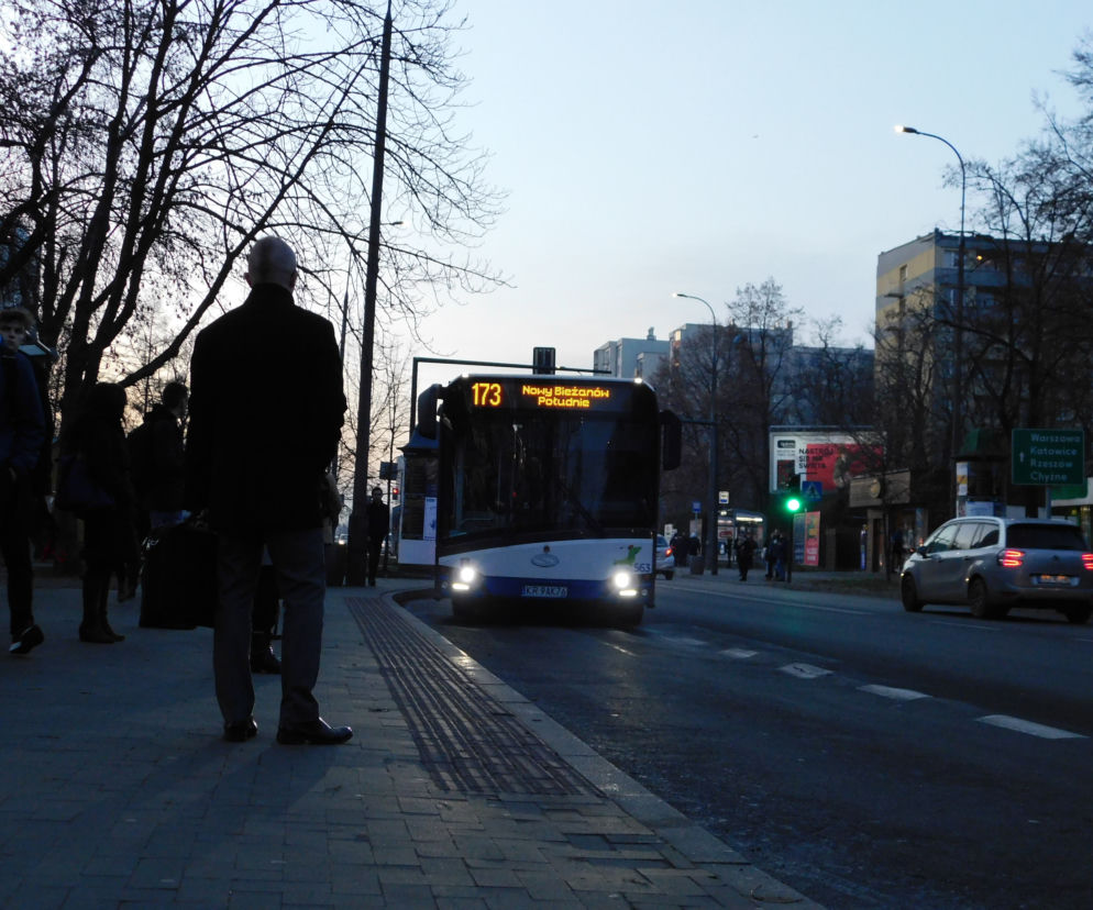 MASTURBOWAŁ się w krakowskim autobusie. Pasażerka nie wytrzymała