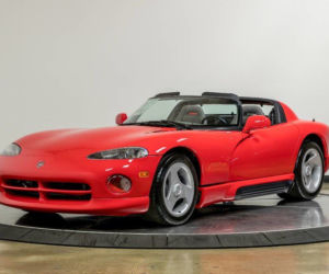 Dodge Viper z przebiegiem 34 mil