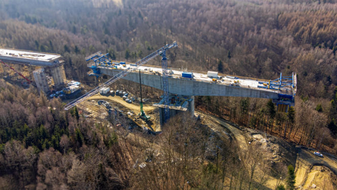 To tutaj rośnie najwyższa estakada w Polsce. Zmieści się pod nią wieża Mariacka, a nawet rakieta Falcon 9