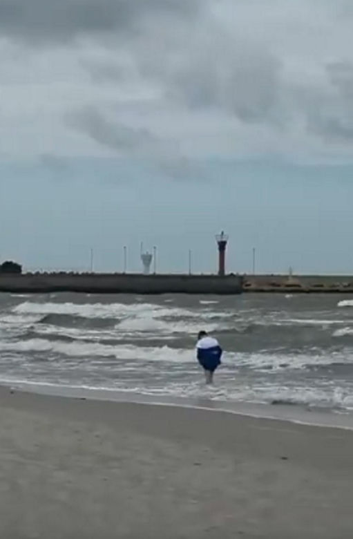 Jak zgubić dziecko na plaży? Właśnie tak! Dyrektor SAR pokazał szokujące nagranie: „Opamiętajcie się!”