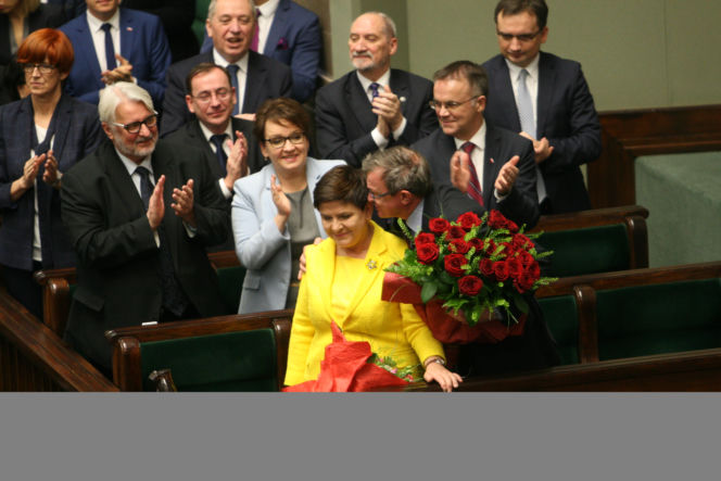 Beata Szydło w żółtej marynarce w Sejmie. Wiemy, dlaczego ją wybrała
