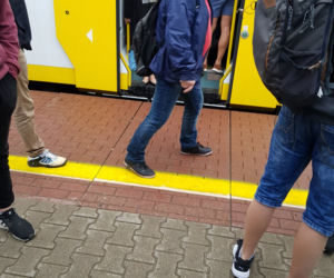 Tłok na stacji PKP Rembertów 
