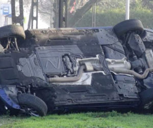 Policjanci dachowali nieznakowanym BMW! Dwóch funkcjonariuszy w szpitalu