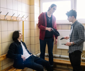 Na Wspólnej, odc. 3279: Janek (Bartłomiej Kraszewski), Słowik (Maksymilian Piotrowski), Antek Tomkiewicz (Jakub Jankiewicz)