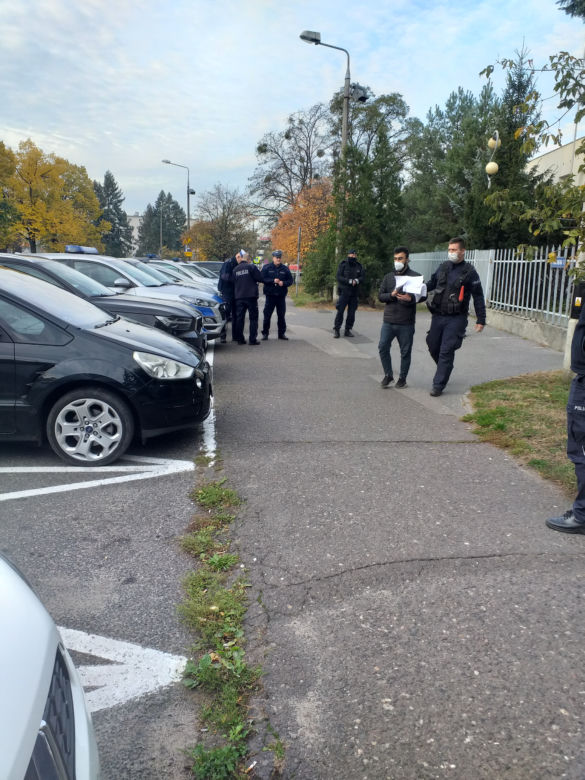 Irakijczycy wywożeni z komendy policji w Toruniu